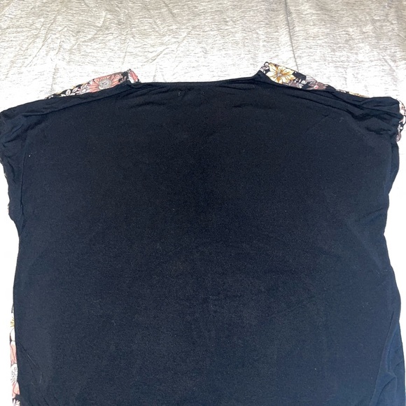 Maurice’s Floral top - Picture 3 of 3